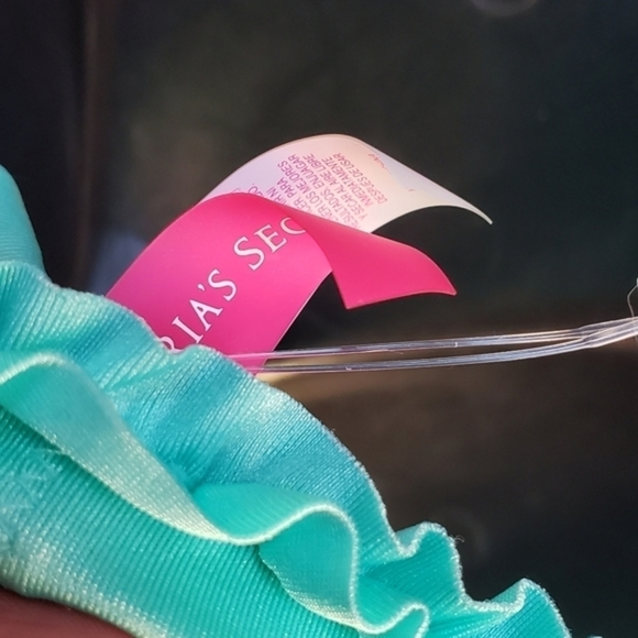 Victoria's Secret - Picture 4 of 8